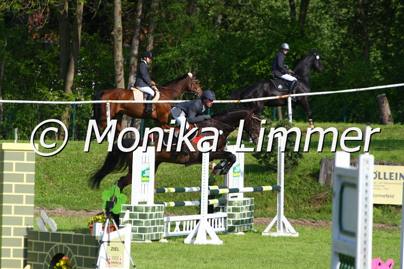 005M3970_Emilio_Springpferde A.JPG